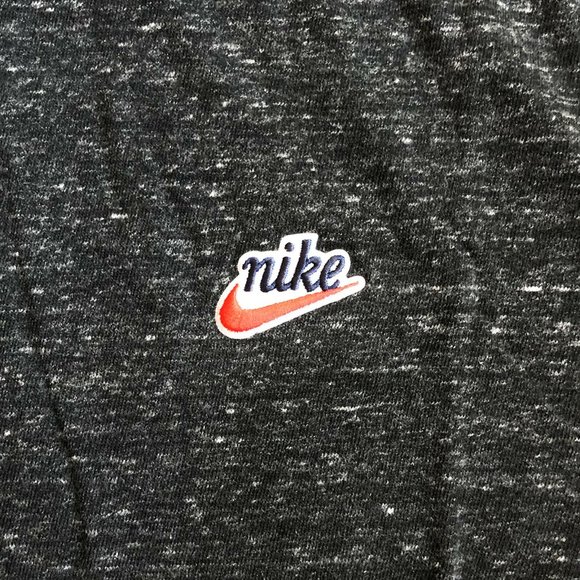 Nike Men's Sportswear Heritage Tee - Picture 5 of 6